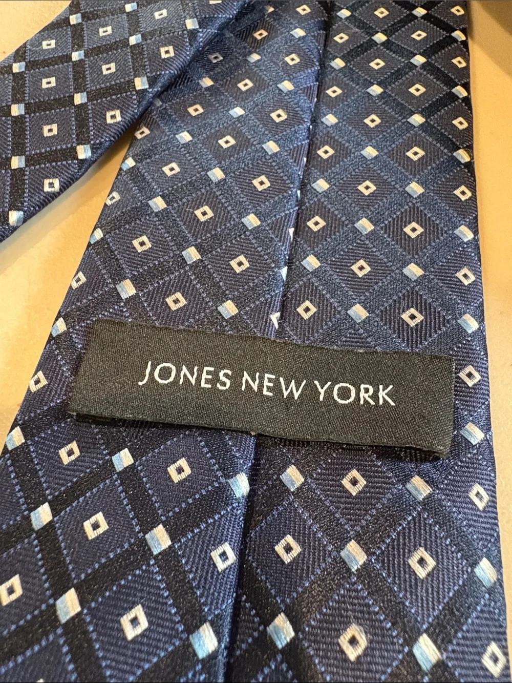 Jones New York - Men's Navy Geometric Necktie, tie. Polyester.